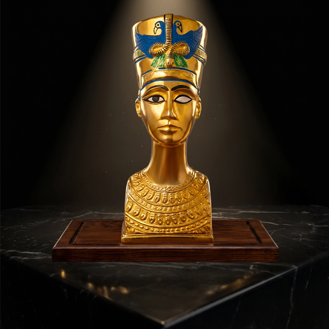 رأس الملكة نفرتيتي Main image